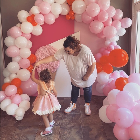 Heyyy! It’s Linzy, your new fave posher 💁🏻‍♀️ - Picture 3 of 8